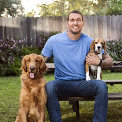 picture of a dog trainer and dogs